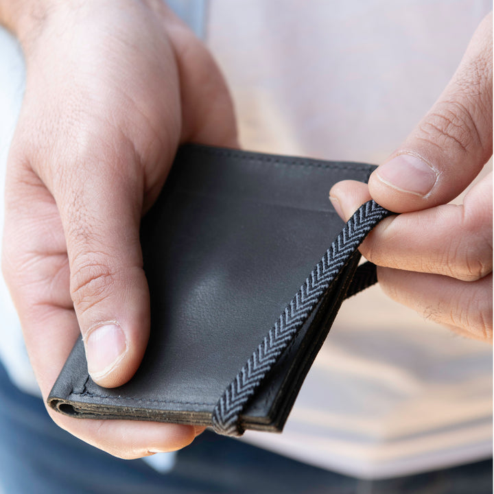 The Original | Black leather wallet | Striped elastic strap