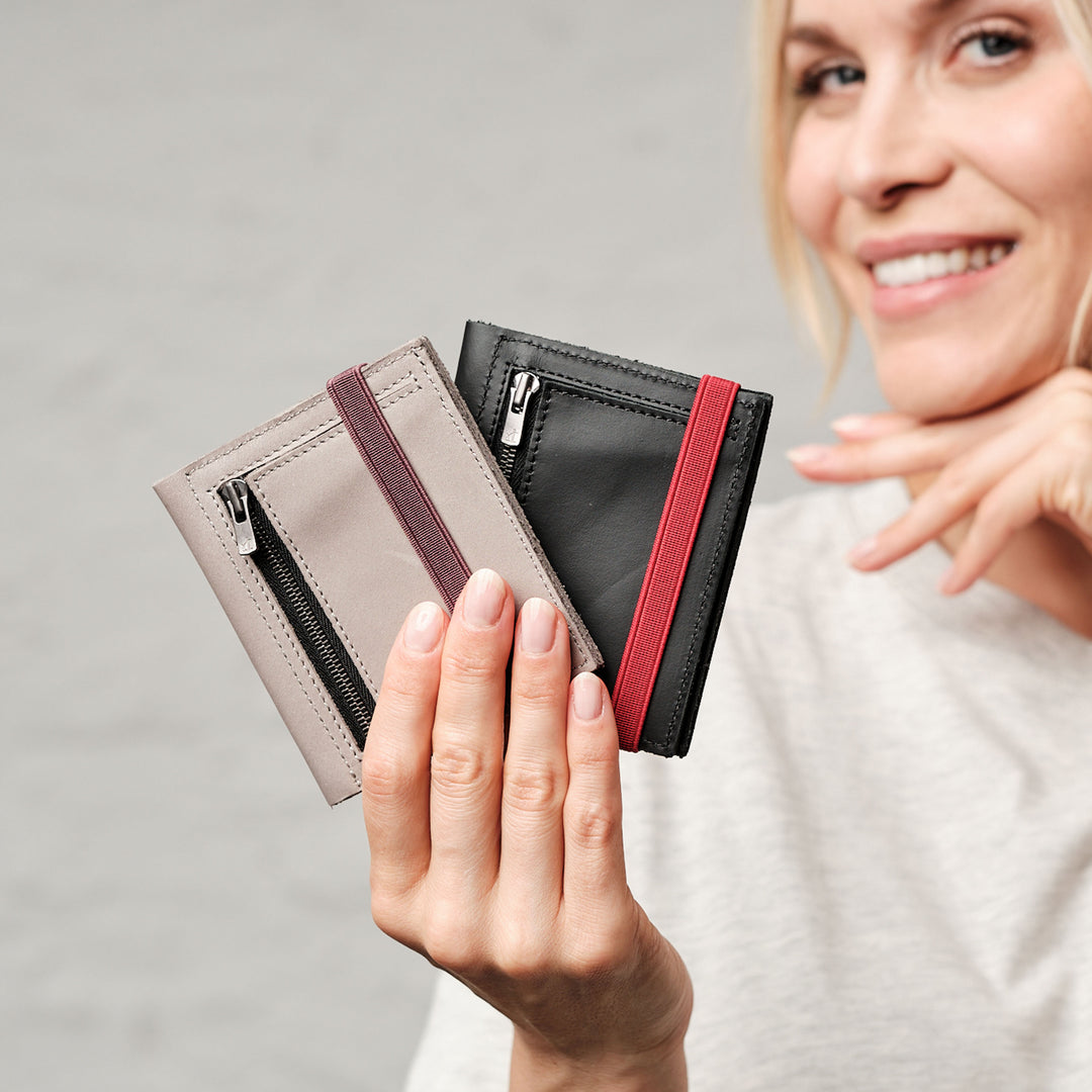 Zipper I Black leather wallet I Red elastic strap