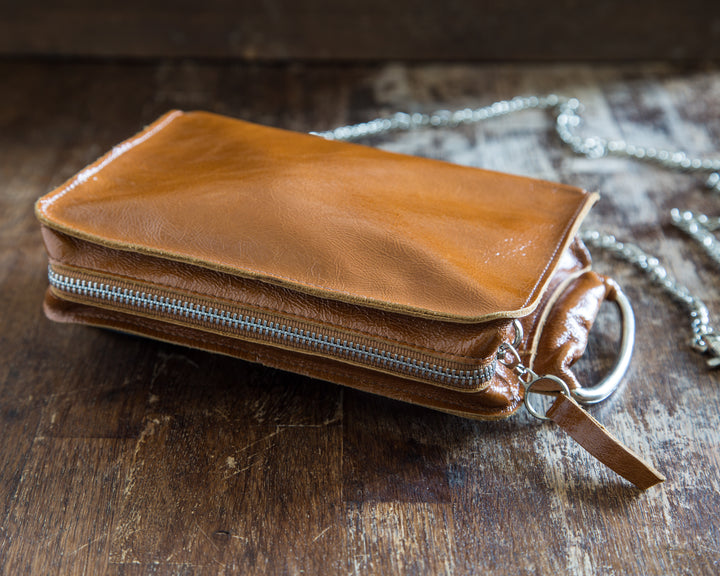 shiny_brown_leather_Clutch_zipper_look