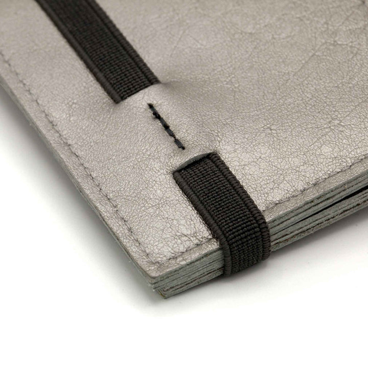 Zipper | Mattsilber Leder Portemonnaie | Grau Gummiband